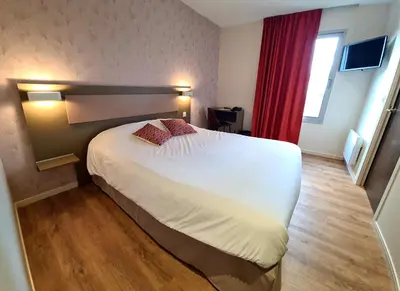 Un ou plusieurs lits dans un hébergement de l'établissement Hotel Pont De Senard