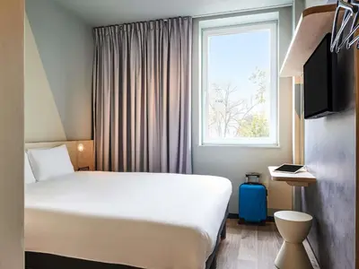Un ou plusieurs lits dans un hébergement de l'établissement Hôtel Ibis Budget Nantes Ouest Atlantis Couëron