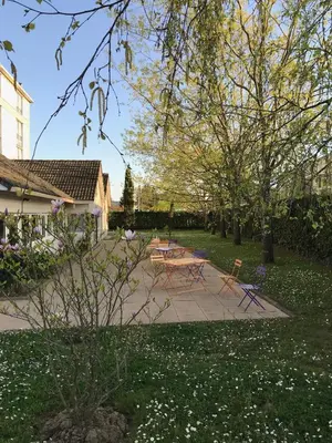 Jardin de l'établissement Hôtel Ibis Budget Nantes Ouest Atlantis Couëron