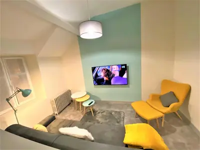 Télévision ou salle de divertissement dans l'établissement Appartements Rue Sarret XXL