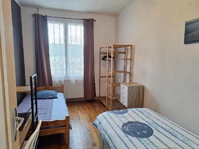 Un ou plusieurs lits dans un hébergement de l'établissement Beau T3 - 6 couchages proche bord de mer & centre ville avec wifi fibre
