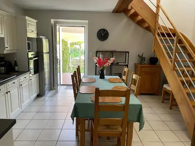 Cuisine ou kitchenette dans l'établissement Gîte de caractère au cœur des vignes avec jardin, vélos et équipements bébé - FR-1-306-796