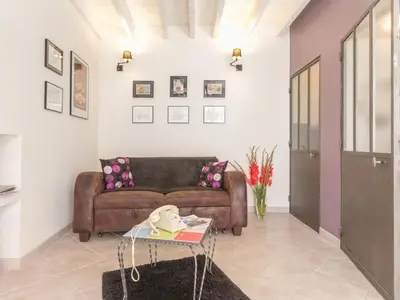 Coin salon dans l'établissement Gîte de charme près de Nantes avec jardin de 2300 m², terrasse privative et vélos à disposition - FR-1-306-798
