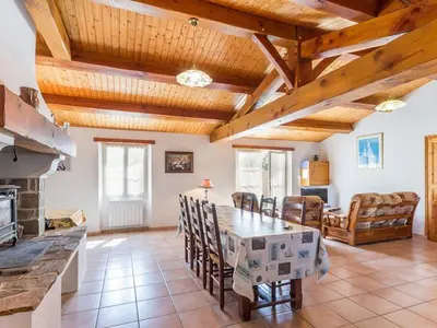 Coin salon dans l'établissement Gîte au Calme avec Jardin, Proche Plages, 2 Chambres, Vélos et Randonnées à Machecoul - FR-1-306-805