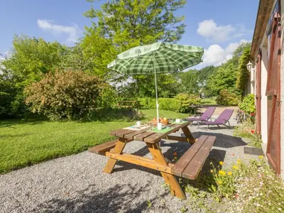 Jardin de l'établissement Gîte au calme avec terrasse, barbecues, wifi, à 20 min de Nantes et la mer, animaux acceptés - FR-1-306-830
