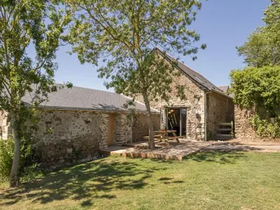 Jardin de l'établissement Gîte écolabel entre Angers et Loire, piscine chauffée, jardin clos, calme et charme authentique - FR-1-306-847