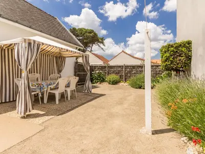 Plan de l'établissement Charmant Gîte Familial à 30m de la Plage avec Cour Fleurie, Proche Commerces et Pêche à Pied - FR-1-306-833