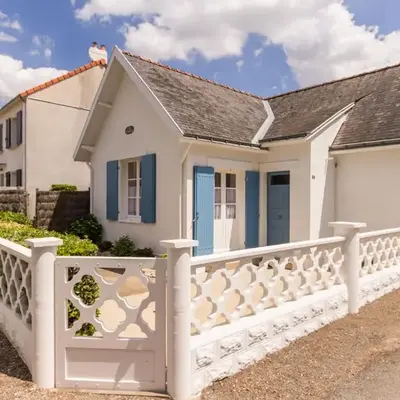 Charmant Gîte Familial à 30m de la Plage avec Cour Fleurie