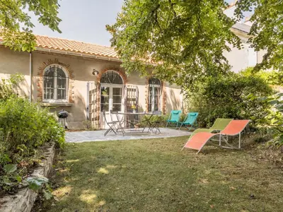 Jardin de l'établissement Gîte de charme entre Nantes et Côte de Jade - Jardin privé, équipement bébé, wifi, animaux acceptés - FR-1-306-852