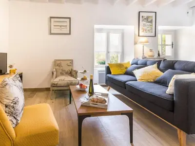Coin salon dans l'établissement Chaumière rénovée avec jardin clos, proche de Guérande et des plages, idéale pour familles - FR-1-306-860