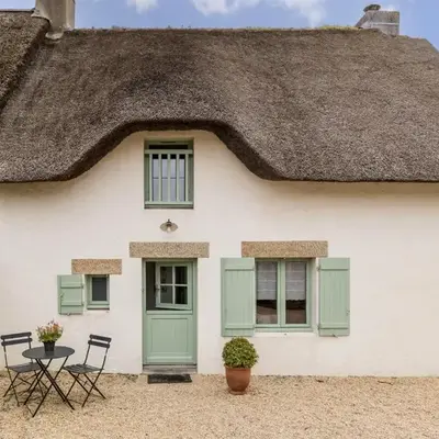 Chaumière rénovée avec jardin clos