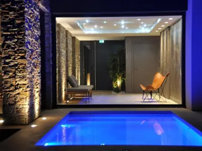 Piscine de l'établissement Villa Contemporaine avec Spa, Sauna, Piscine et Île Privative près de Nantes - FR-1-306-866 ou située à proximité