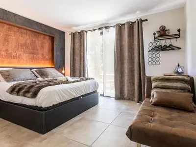 Un ou plusieurs lits dans un hébergement de l'établissement Villa Contemporaine avec Spa, Sauna, Piscine et Île Privative près de Nantes - FR-1-306-866