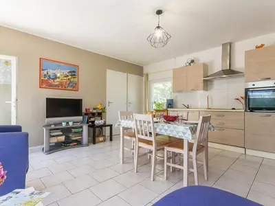Cuisine ou kitchenette dans l'établissement Maison calme de campagne avec jardin clos, jeux pour enfants et vélos à proximité de Châteaubriant - FR-1-306-902