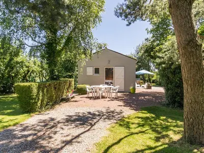 Jardin de l'établissement Maison calme de campagne avec jardin clos, jeux pour enfants et vélos à proximité de Châteaubriant - FR-1-306-902