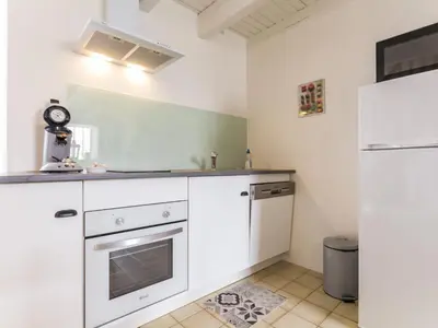 Cuisine ou kitchenette dans l'établissement Gîte Charmant en Brière: Proche Guérande, Jardin Privé, 2 Chambres - FR-1-306-941