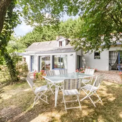 Gîte au bord du lac avec jardin clos