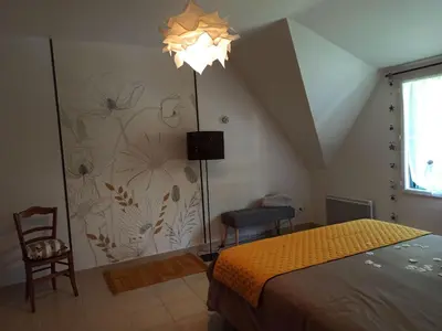 Un ou plusieurs lits dans un hébergement de l'établissement Gîte typique au calme avec jardin paysagé proche Guérande et La Baule, wifi inclus - FR-1-306-937