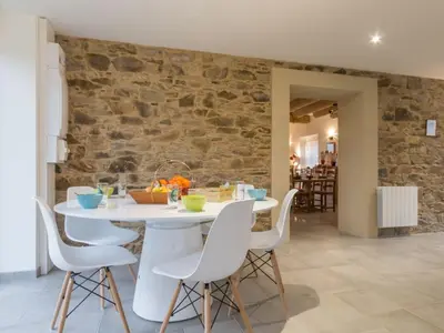 Coin salon dans l'établissement Gîte familial au calme avec étang privé, proche Nantes, jardin, activités, et accès PMR - FR-1-306-961