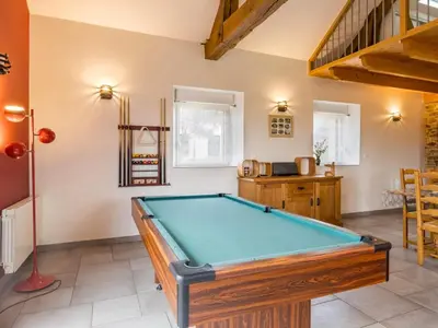 Billard dans l'établissement Gîte familial au calme avec étang privé, proche Nantes, jardin, activités, et accès PMR - FR-1-306-961