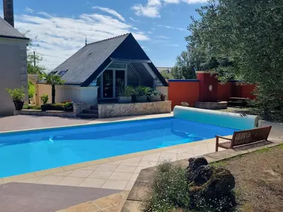 Piscine de l'établissement Gîte authentique avec piscine chauffée et jardin paysager près de Nantes - FR-1-306-962 ou située à proximité