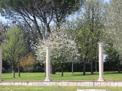 Jardin de l'établissement Gîte authentique avec piscine chauffée et jardin paysager près de Nantes - FR-1-306-962