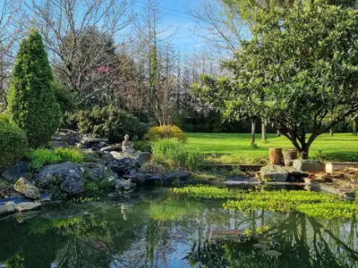 Jardin de l'établissement Gîte authentique avec piscine chauffée et jardin paysager près de Nantes - FR-1-306-962