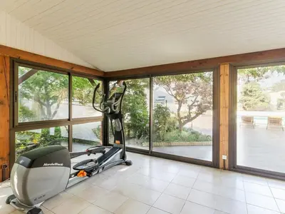 Salle ou équipements de sports de l'établissement Gîte authentique avec piscine chauffée et jardin paysager près de Nantes - FR-1-306-962