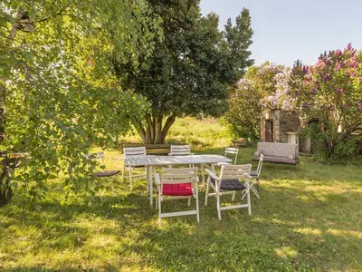 Jardin de l'établissement Gîte typique au cœur de Monnières, proche Sèvre, jardin privatif, Wifi, idéal pour pêche et rando - FR-1-306-985