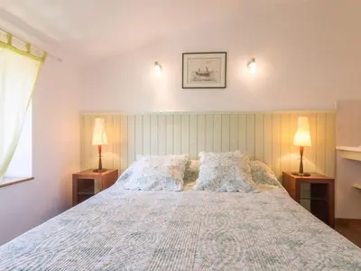 Un ou plusieurs lits dans un hébergement de l'établissement Gîte rénové sur domaine viticole bio, proche de Nantes et Pornic, jardin clos, vélos à disposition - FR-1-306-1035