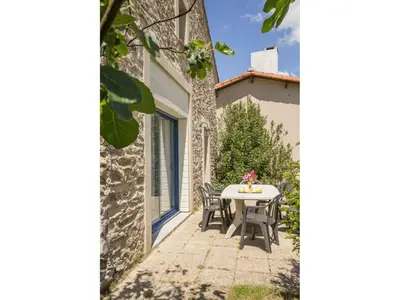 Jardin de l'établissement Gîte rénové sur domaine viticole bio, proche de Nantes et Pornic, jardin clos, vélos à disposition - FR-1-306-1035