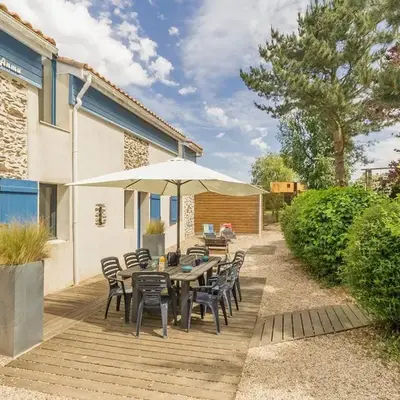 Ancien Bâtiment de Ferme Rénové entre Nantes et Pornic avec Jardin et Activités - FR-1-306-1028