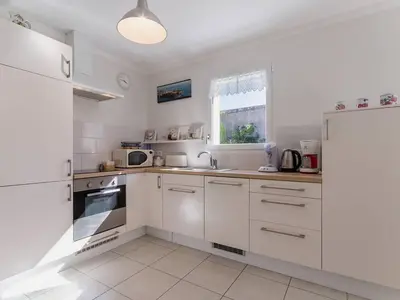 Cuisine ou kitchenette dans l'établissement Maison de charme à Pornic avec jardin, proche des plages et commerces, clim et wifi inclus - FR-1-306-1038