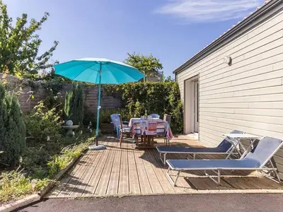 Jardin de l'établissement Maison de charme à Pornic avec jardin, proche des plages et commerces, clim et wifi inclus - FR-1-306-1038