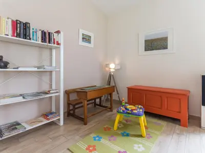Bibliothèque dans la maison de vacances