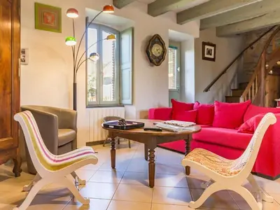 Coin salon dans l'établissement Maison charmante à Rouans - Wifi, Animaux admis - FR-1-306-1059