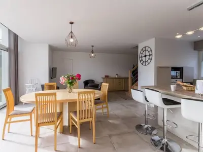 Cuisine ou kitchenette dans l'établissement Gîte calme proche mer à Pornic, jardin clos, accessible PMR, visite ferme, wifi, équipement bébé - FR-1-306-1067