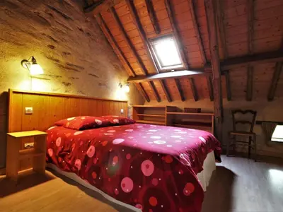 Un ou plusieurs lits dans un hébergement de l'établissement Gîte paisible en parc arboré, 3 ch., prox. Nantes/Rennes, équipements bébé, activités plein air - FR-1-306-1115