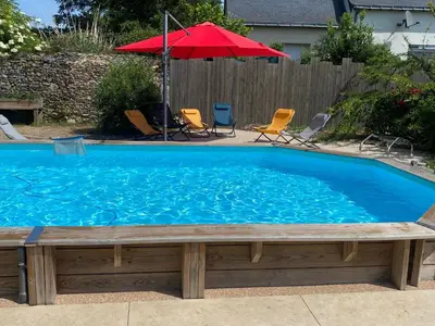 Piscine de l'établissement Maison de Campagne Spacieuse avec Piscine Privée et Jardin Clos - FR-1-306-1114 ou située à proximité