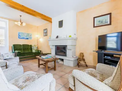 Télévision ou salle de divertissement dans l'établissement Gîte calme entre plage et nature, 3 chambres, jardin clos, proche Guérande/La Baule - FR-1-306-1125