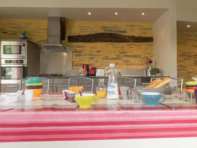 Cuisine ou kitchenette dans l'établissement Gîte rénové avec jardin clos, proche Nantes, idéal famille, accessible PMR, wifi inclus - FR-1-306-1134