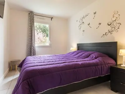 Un ou plusieurs lits dans un hébergement de l'établissement Maison contemporaine à Nozay avec jardin clos, proche Nantes : 3 chambres, Wi-Fi, garage vélos/motos - FR-1-306-1178