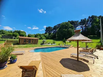 Piscine de l'établissement Gîte et Chambres d'Hôtes du Petit Moulin ou située à proximité