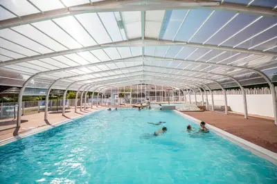 Piscine de l'établissement Camping Les Brillas ou située à proximité