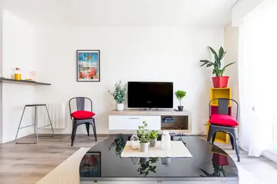 Télévision ou salle de divertissement dans l'établissement L'Idéal - Cité des Congrès