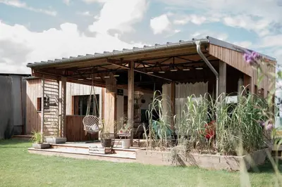 Jardin de l'établissement Chambres d'hôtes de charme - Gîtes cosy - LA CLE DES CHAMPS - A la campagne
