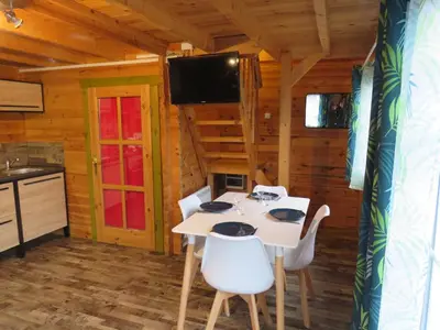 Cuisine ou kitchenette dans l'établissement Chalet Les P'tites Maisons dans la Prairie