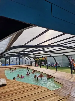 Piscine de l'établissement Chalet Les P'tites Maisons dans la Prairie ou située à proximité