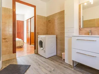 Salle de bains dans l'établissement Maison calme 3 chambres proche plage avec jardin clos et parking à Saint-Brevin-les-Pins - FR-1-306-1065