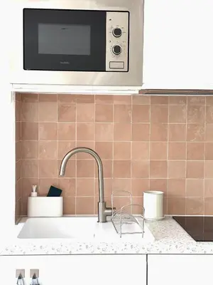 Cuisine ou kitchenette dans l'établissement La Rapinette, calme entre Nantes et l'océan